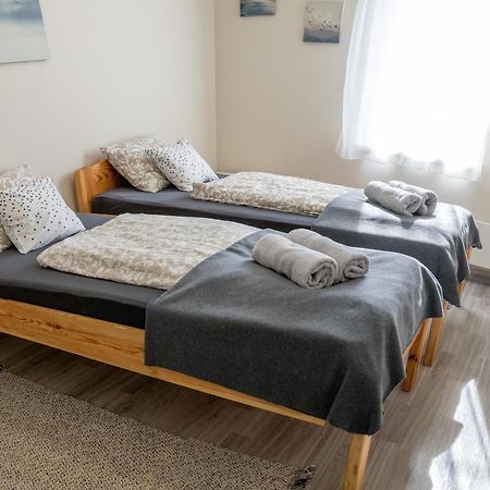 Süni apartman Ordacsehi Exterior foto