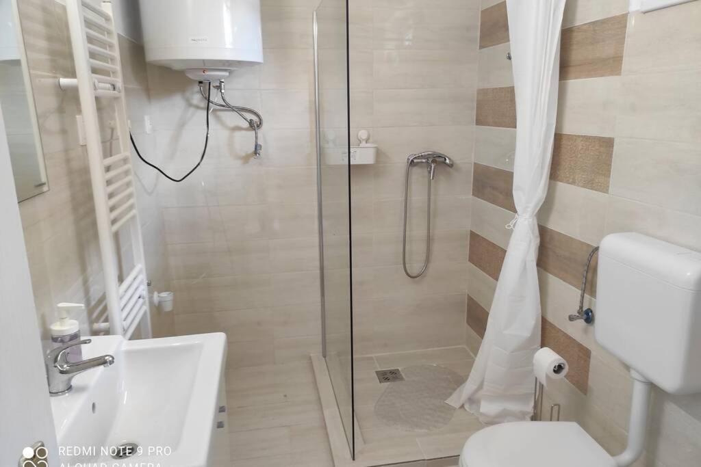 Süni apartman Ordacsehi Exterior foto