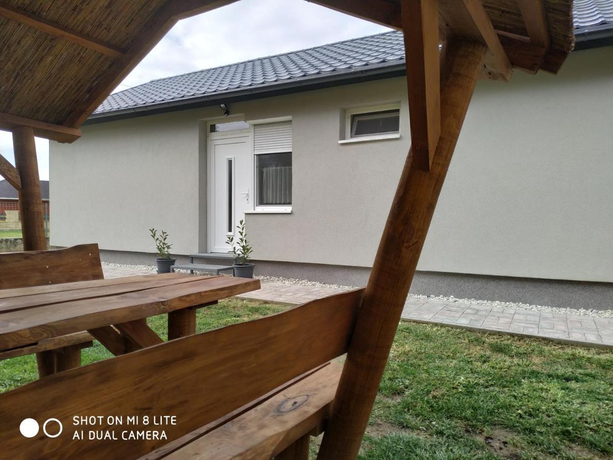 Süni apartman Ordacsehi Exterior foto