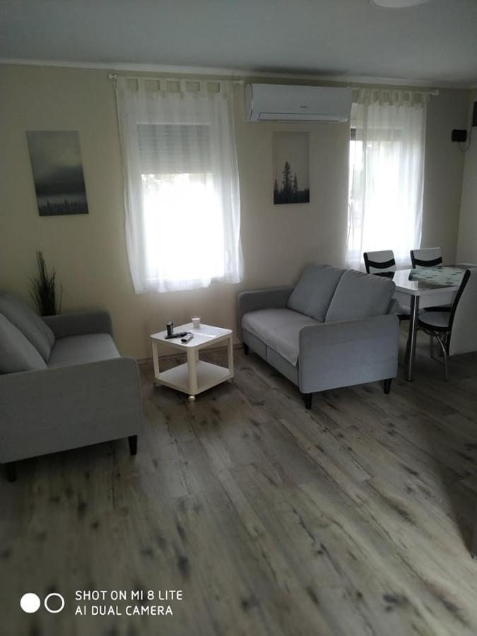 Süni apartman Ordacsehi Exterior foto
