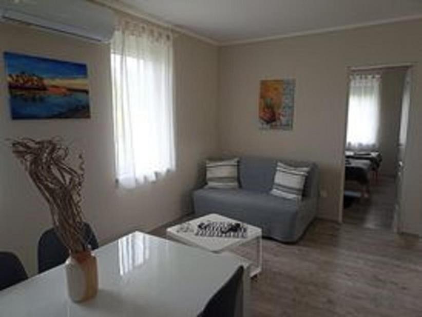 Süni apartman Ordacsehi Exterior foto
