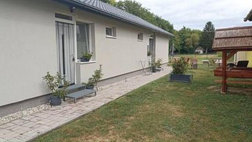 Süni apartman Ordacsehi Exterior foto