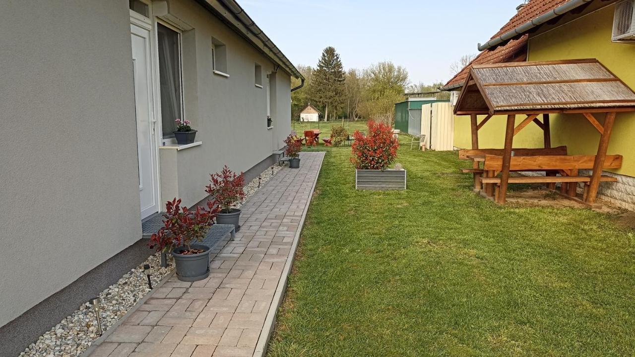 Süni apartman Ordacsehi Exterior foto