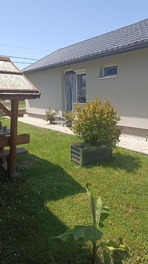 Süni apartman Ordacsehi Exterior foto