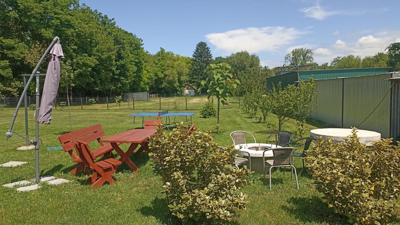Süni apartman Ordacsehi Exterior foto