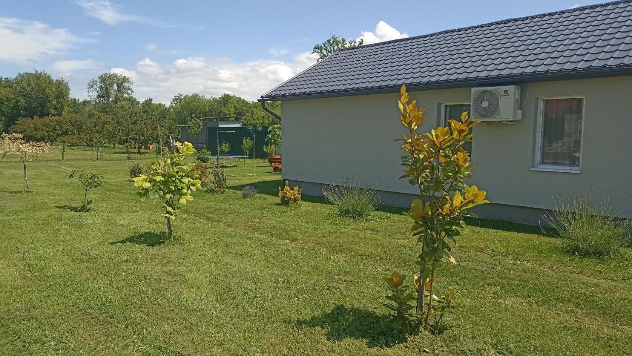 Süni apartman Ordacsehi Exterior foto