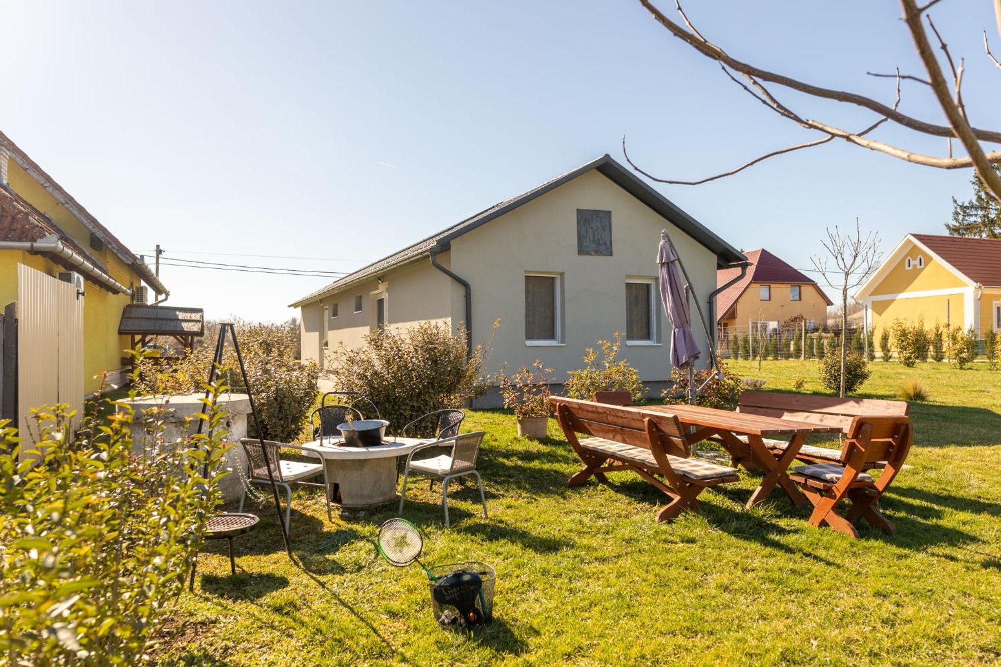 Süni apartman Ordacsehi Exterior foto