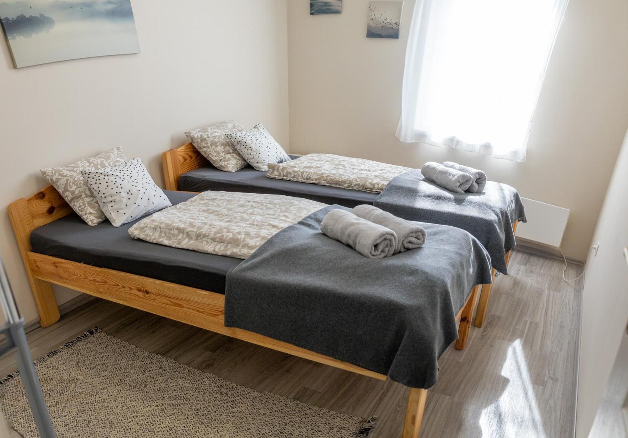 Süni apartman Ordacsehi Exterior foto